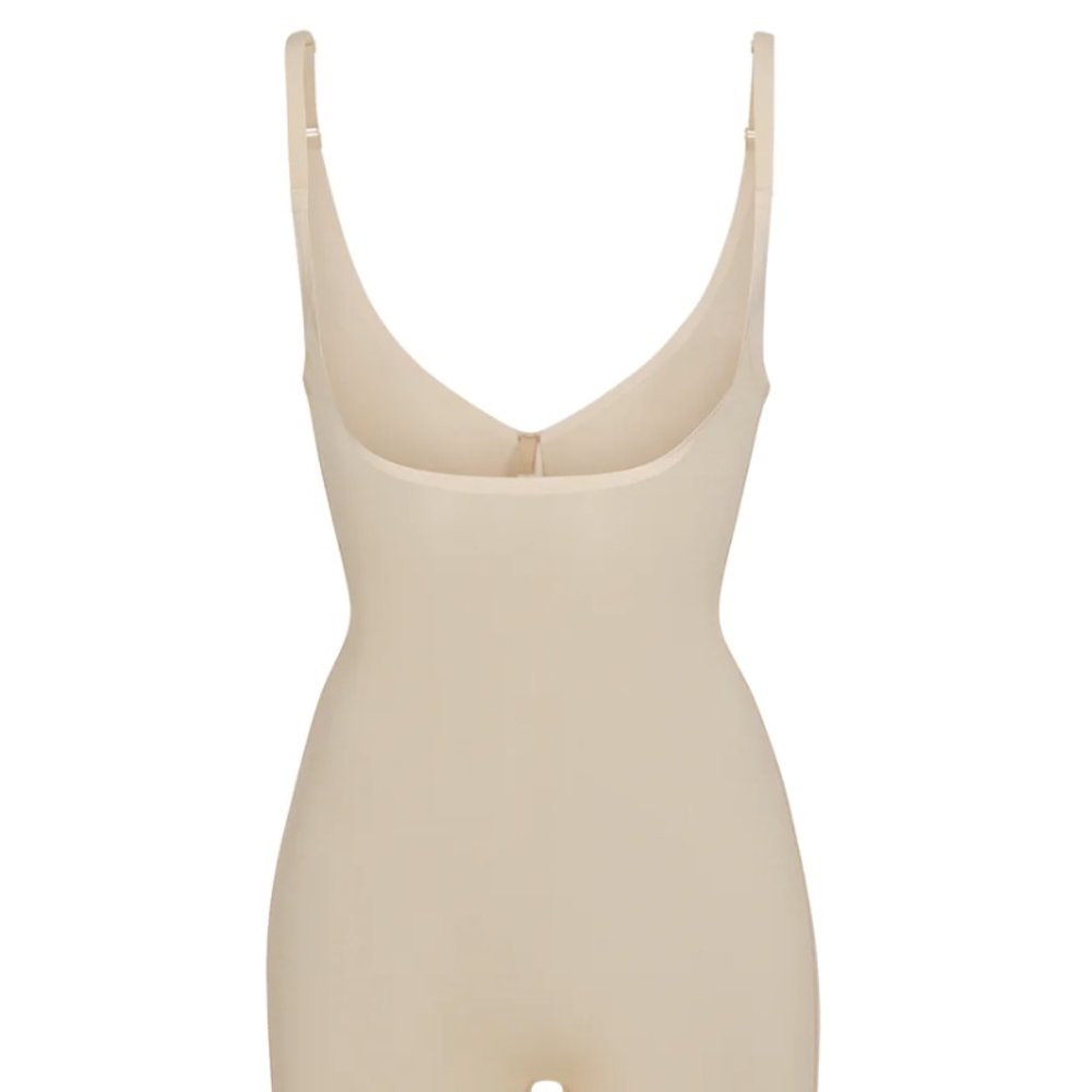 NWT Skims Sculpt Bodysuit